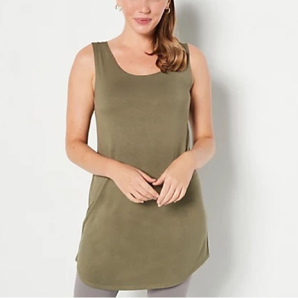 LOGO Layers by Lori Goldstein Rayon Span Curved Hem Top
